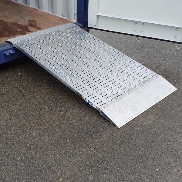 Rampe d'accès pour container maritime