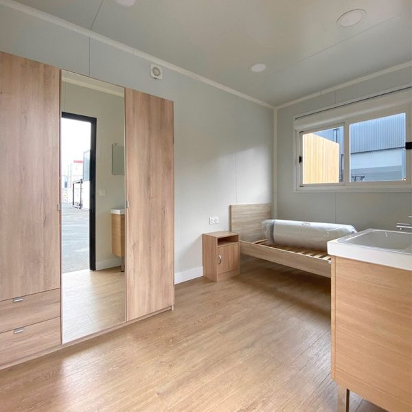 container aménagé en chambre pour des logements saisonniers
